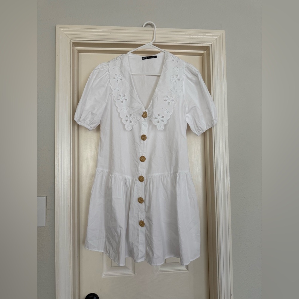 Zara White Mini Dress with Button Details - Picture 2 of 4